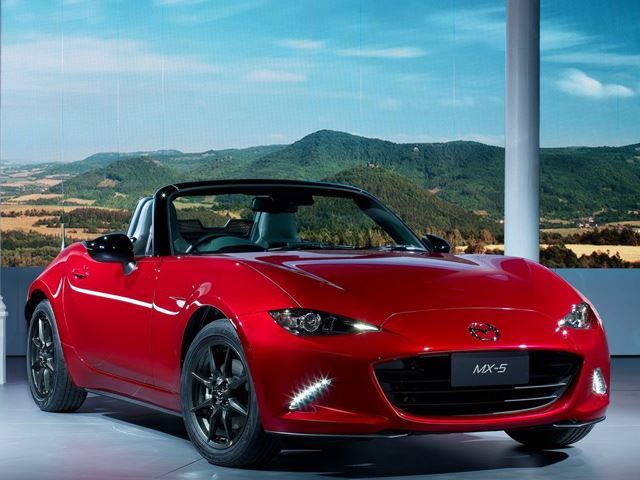 Mazda демонстрирует распределение веса 50 на 50 MX-5